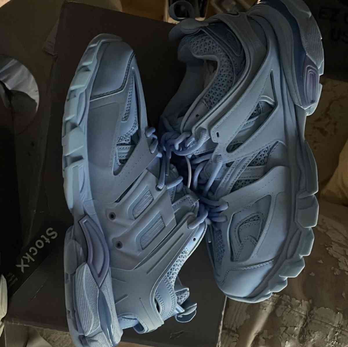 BALENCIAGA SNEAKS - Bronx, New York - FleaMarketBay