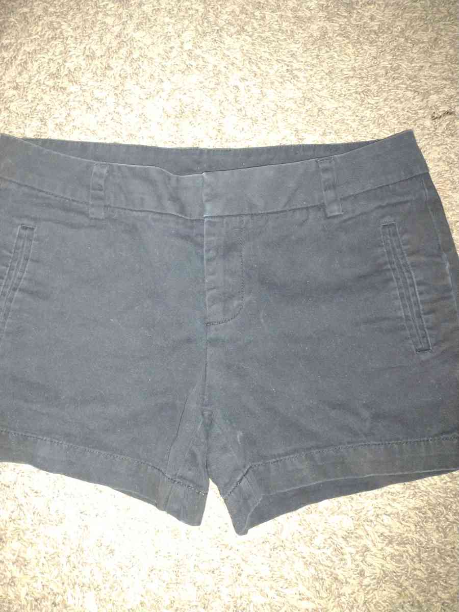 black shorts - Apache Junction, Arizona