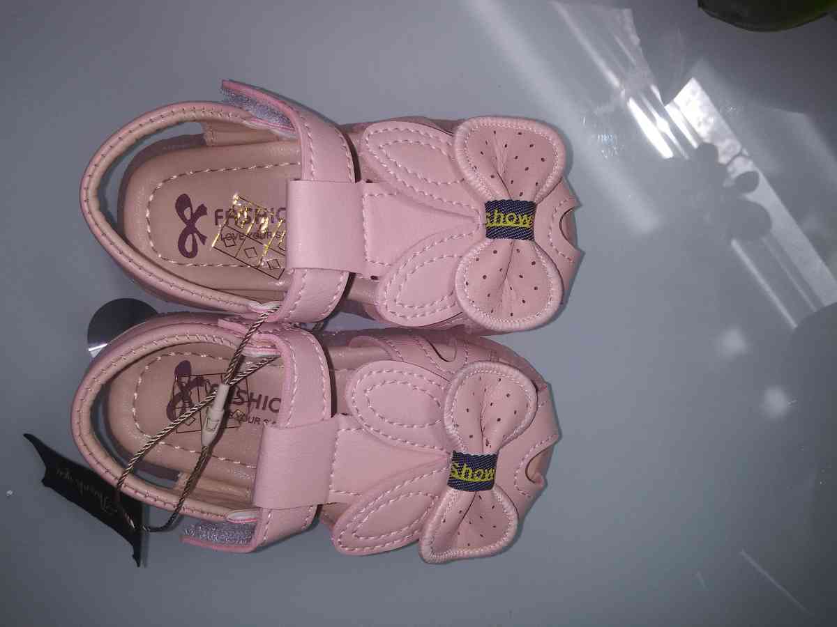 sandal - Lowell, Massachusetts - FleaMarketBay