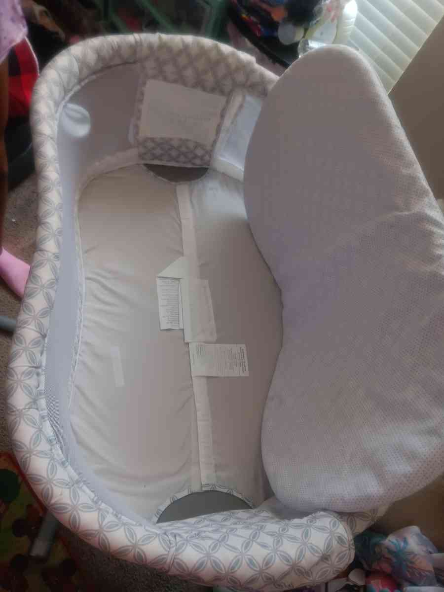 halo bassinet - Forney, Texas - FleaMarketBay