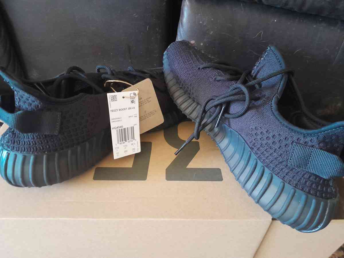 yzy 350 v2 size 12 shoes brand new in box black - Albuquerque, New Mexico - FleaMarketBay