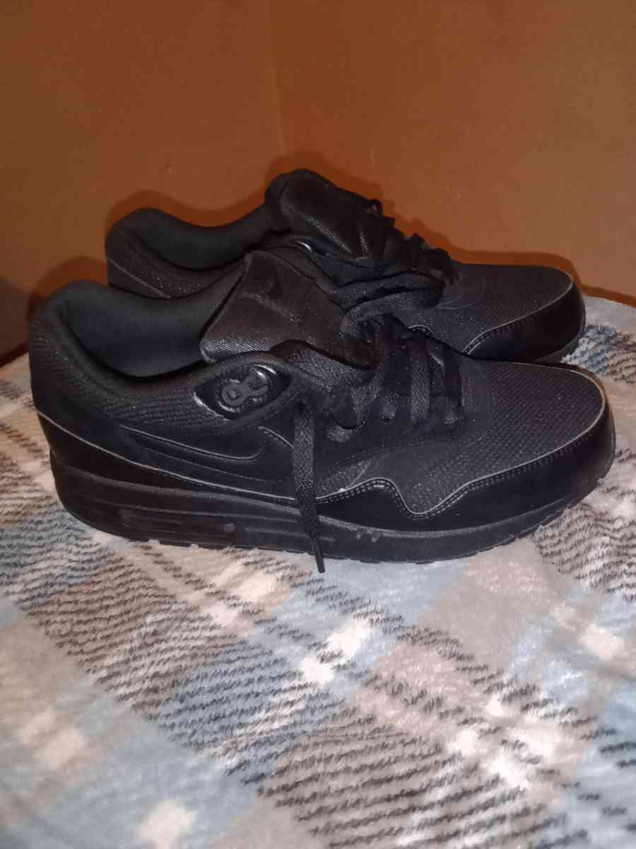 Air max 1 black size 9 half - Detroit, Michigan