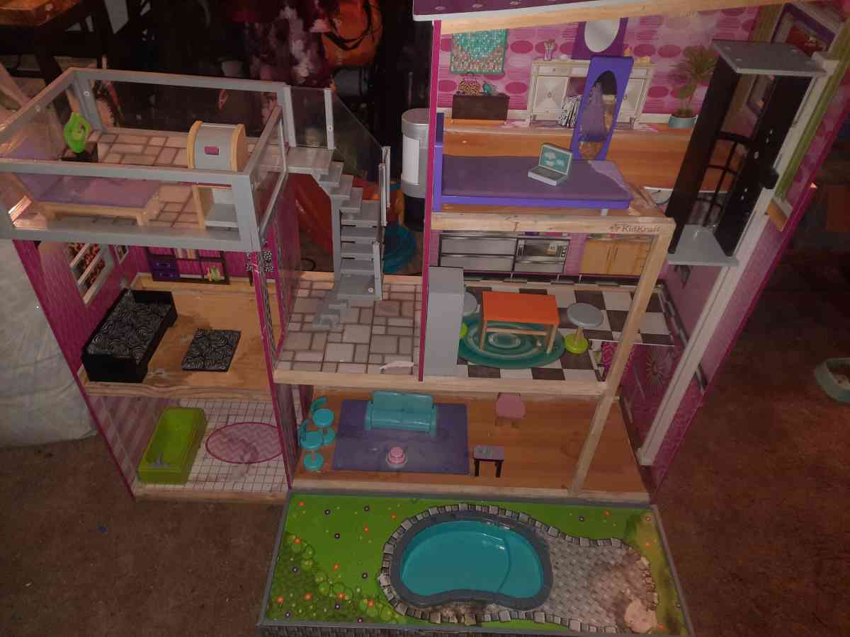 Dollhouse - Richlands, Virginia