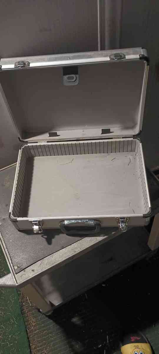 Aluminum Brief Case - Manteno, Illinois - FleaMarketBay