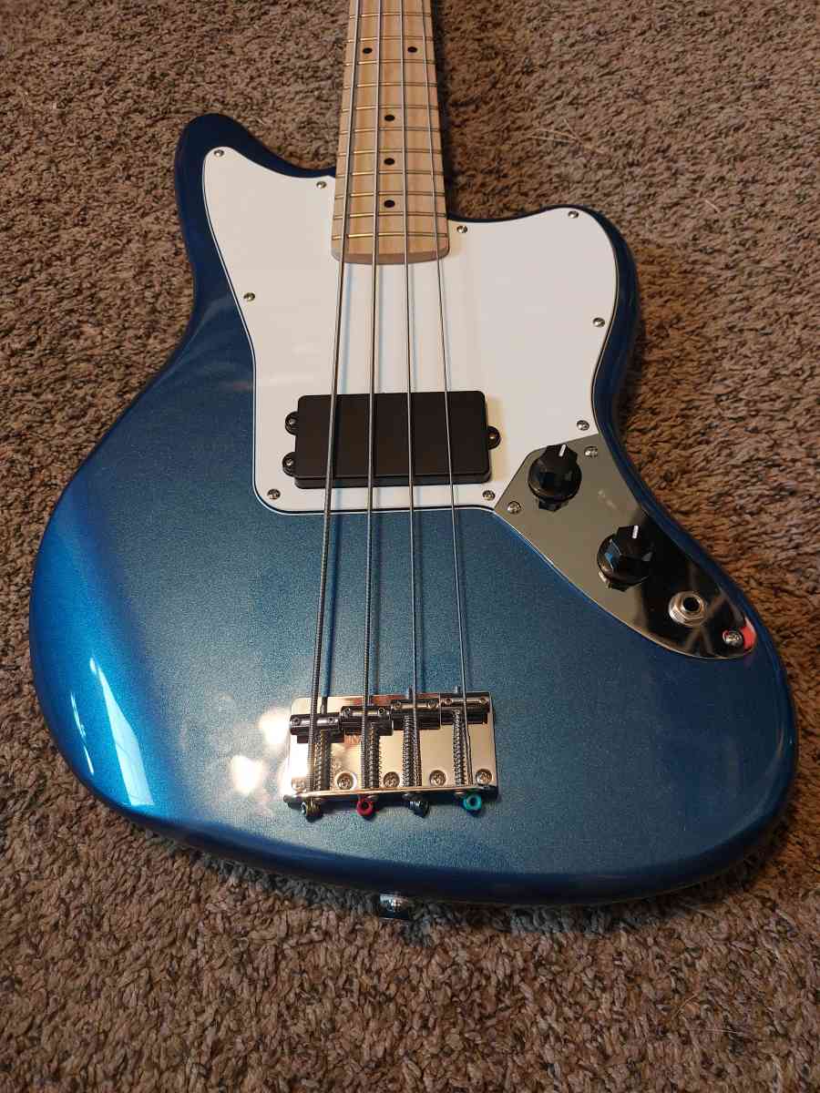 fender bass guitar - Fort Oglethorpe, Georgia - FleaMarketBay