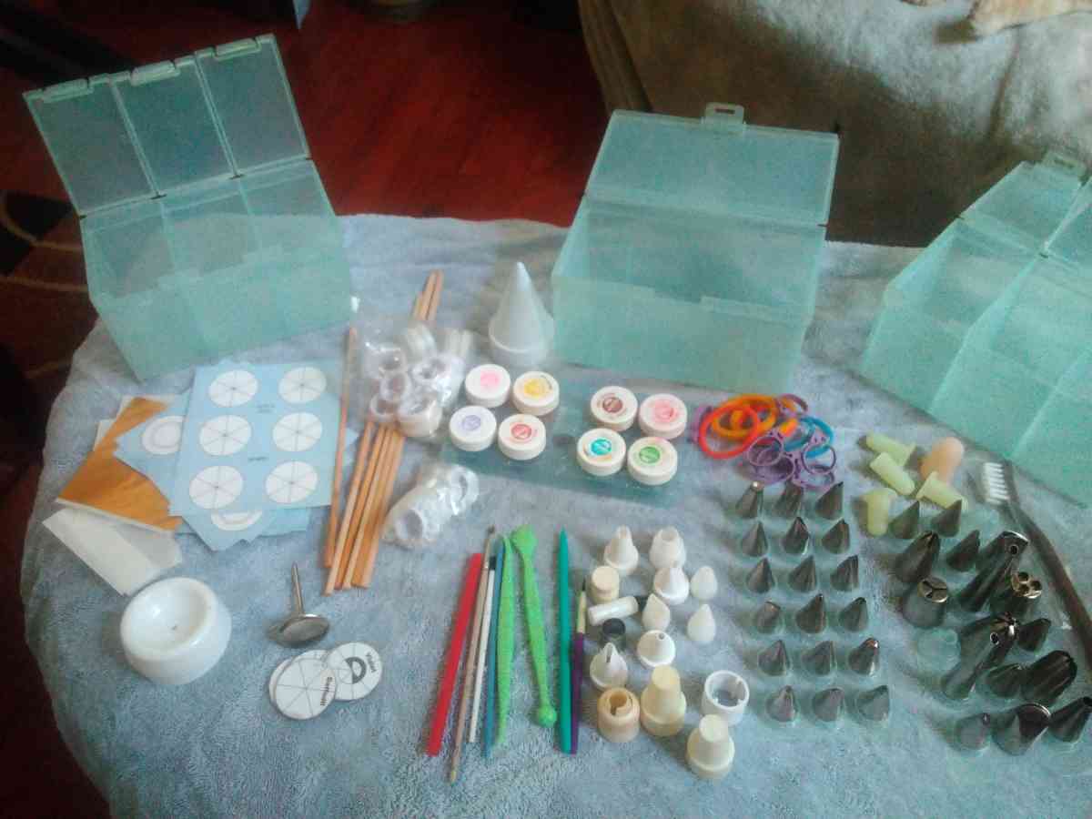 Wilton ultimate decorating kit - Saint Louis, Missouri - FleaMarketBay