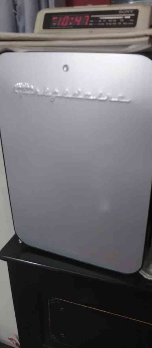 personal mini fridge - Bakersfield, California