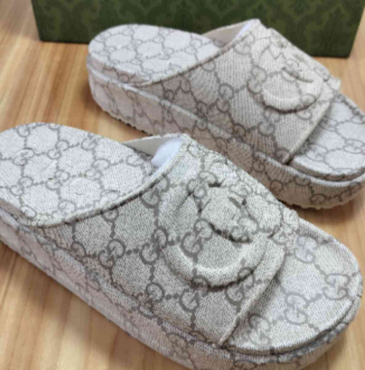 Gucci Thick Sloes Leisure Sandals - Anaheim, California - FleaMarketBay