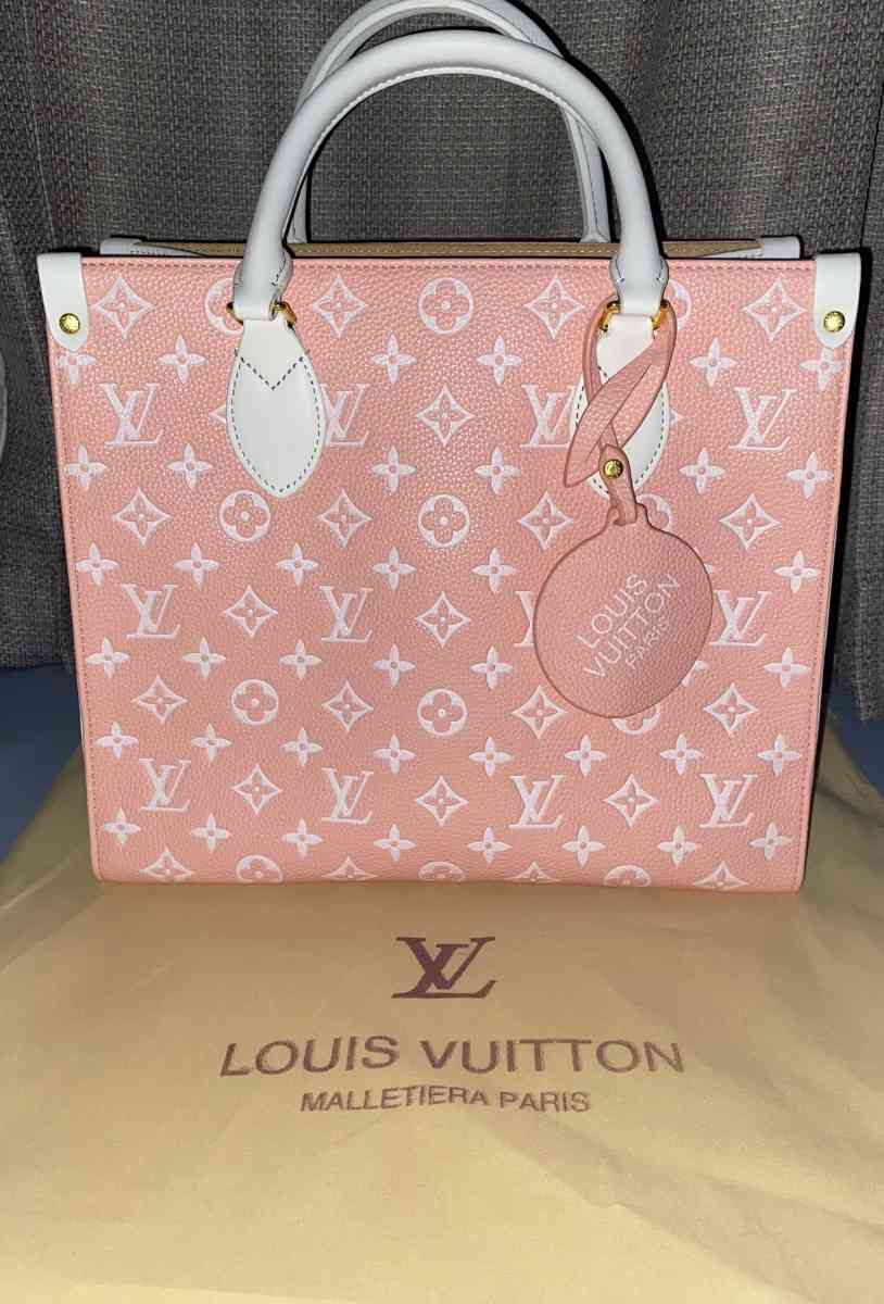 LV Crossbody On The Go - Oak Ridge, Tennessee