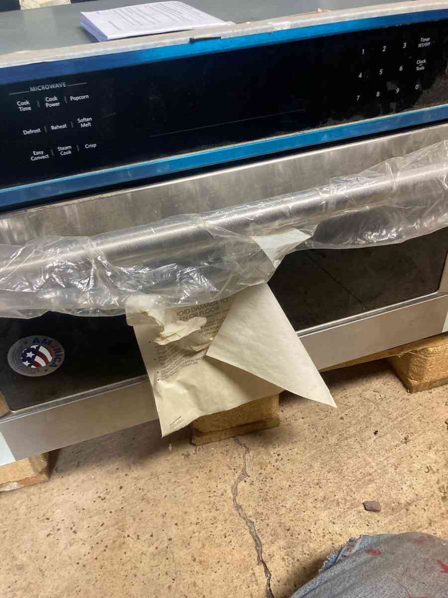 Whirlpool microwave - Berwick, Pennsylvania