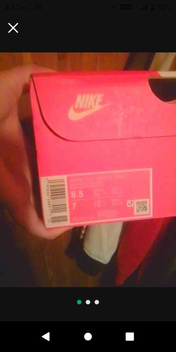 Womans Nike Sneakers - Upper Darby, Pennsylvania