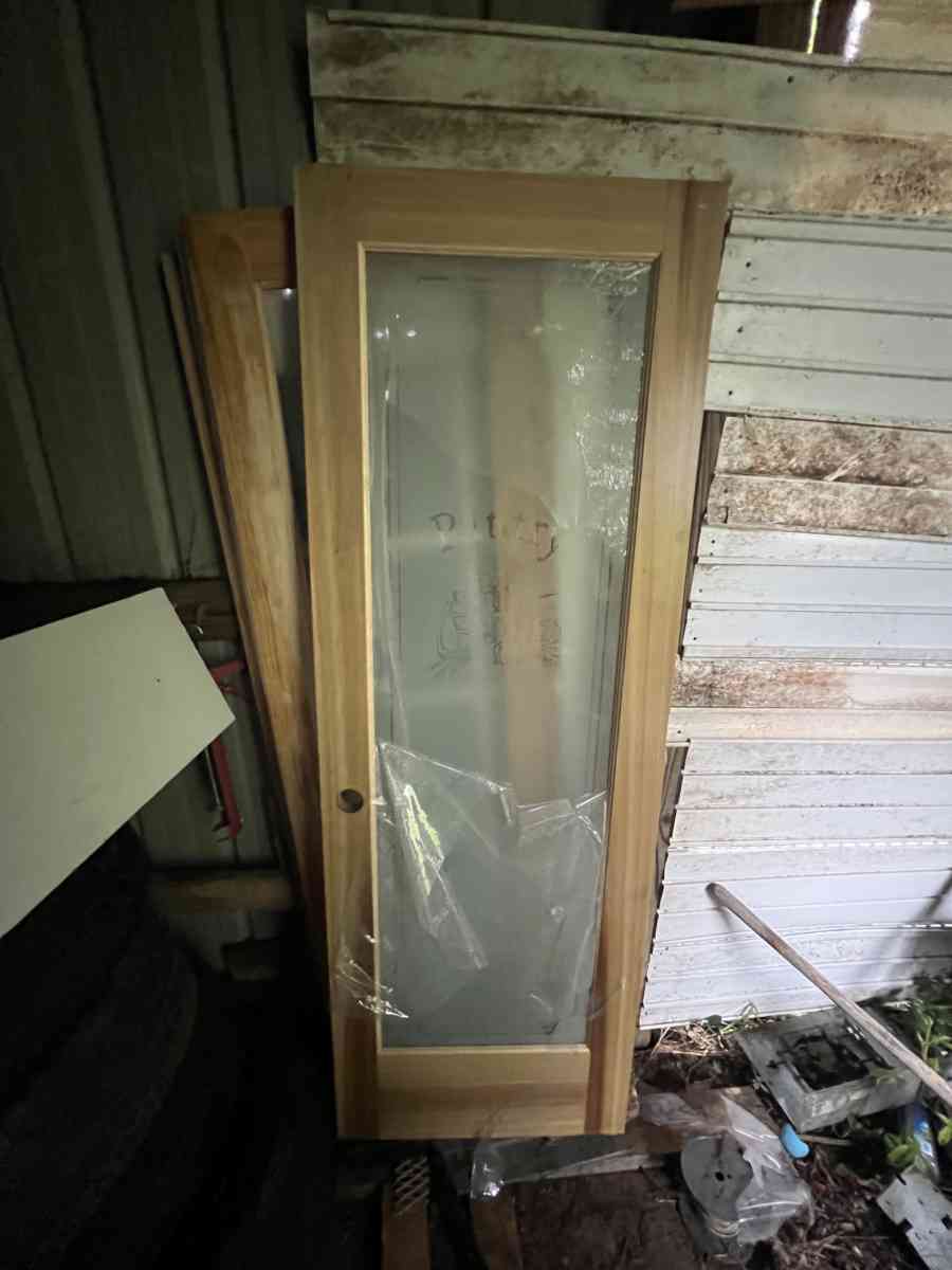 engraved glass pine really nice pantry doors - Adams, Kentucky - FleaMarketBay