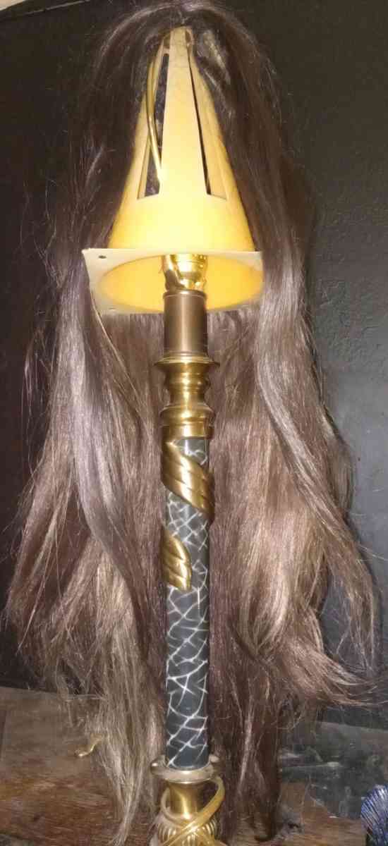 a brown and blonde 26 inches long wig - Muncie, Indiana