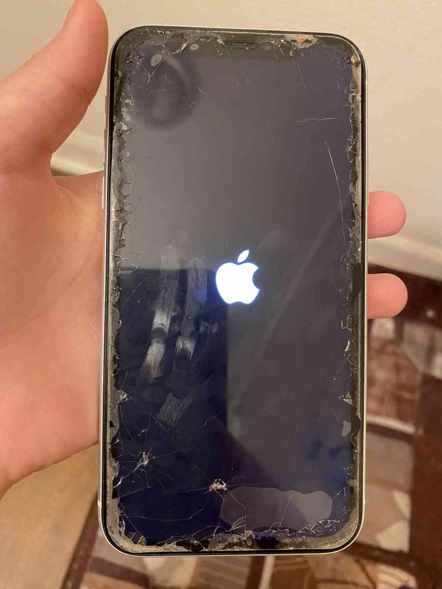 iPhone XR - Hickory, North Carolina - FleaMarketBay