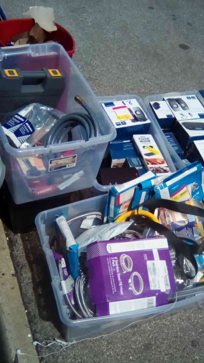 Tons of goodies - Kansas City, Kansas - FleaMarketBay