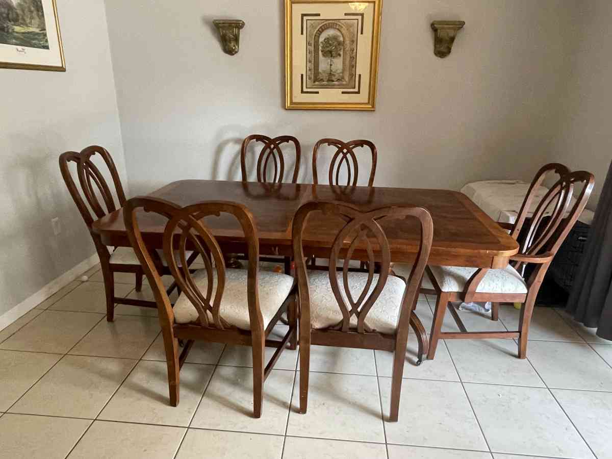 Dinning Room Table - Miami, Florida - FleaMarketBay
