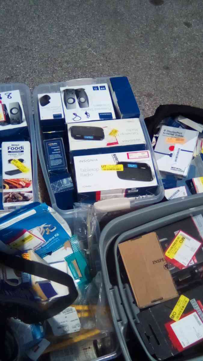 Tons of goodies - Kansas City, Kansas - FleaMarketBay