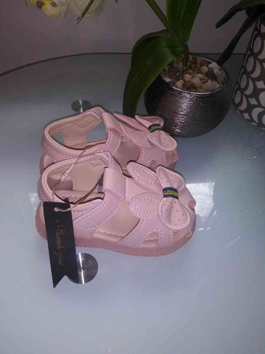 sandal - Lowell, Massachusetts - FleaMarketBay