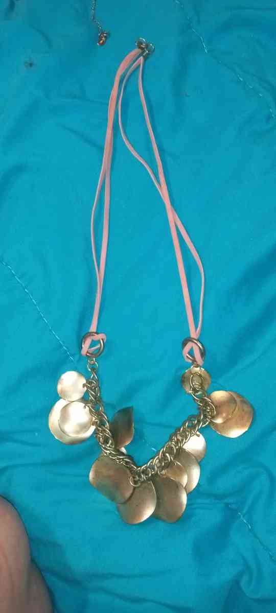 pink and gold neckless - New Caney, Texas