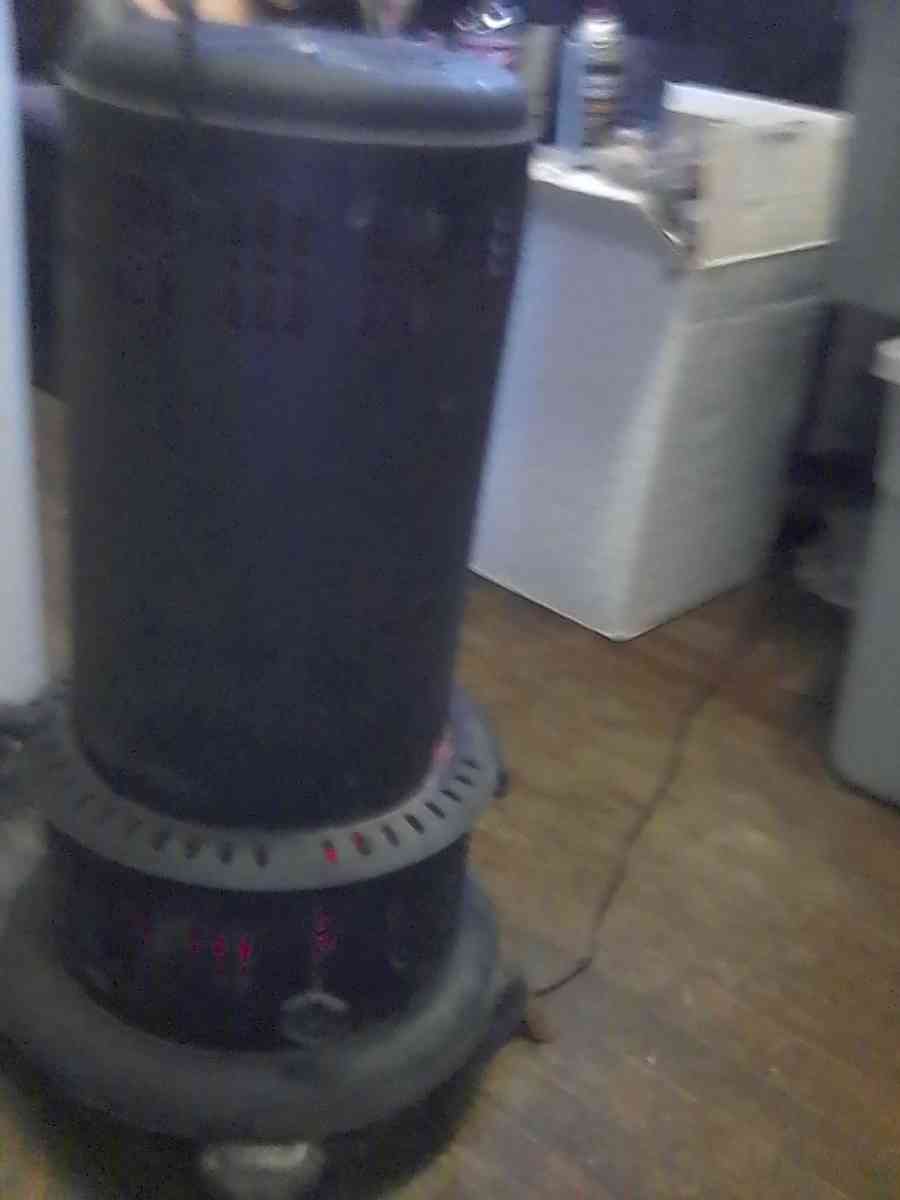 vintage oil heater lamp - Cape Girardeau, Missouri - FleaMarketBay
