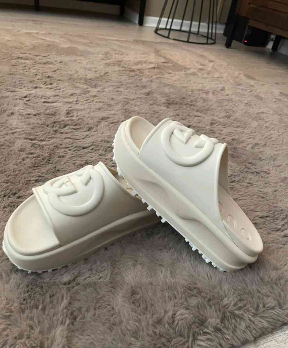 Gucci Thick Sloes Leisure Sandals - Anaheim, California