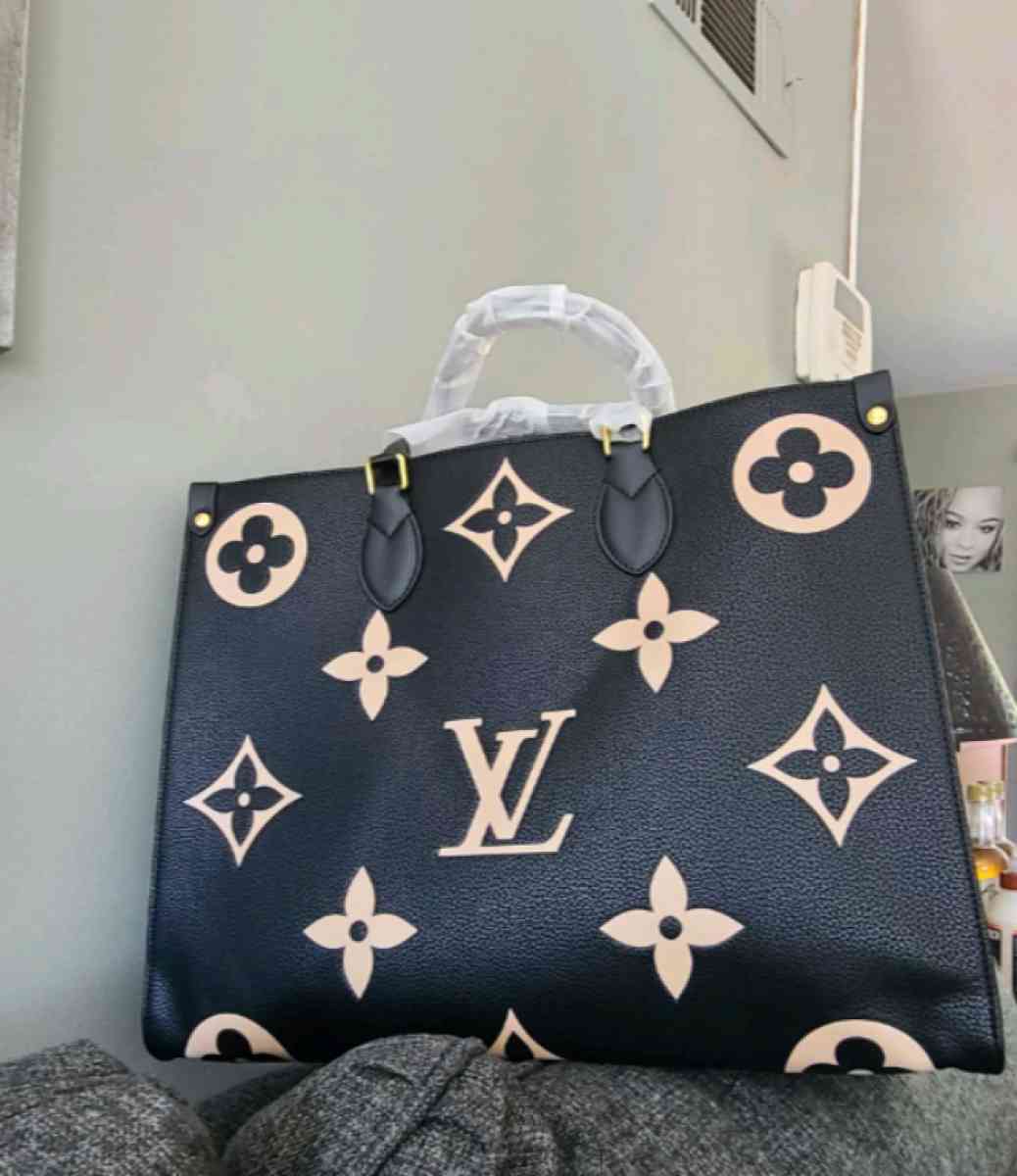 New Louis Vuitton Dynamic Two Tone Colored Handbags - Seattle, Washington