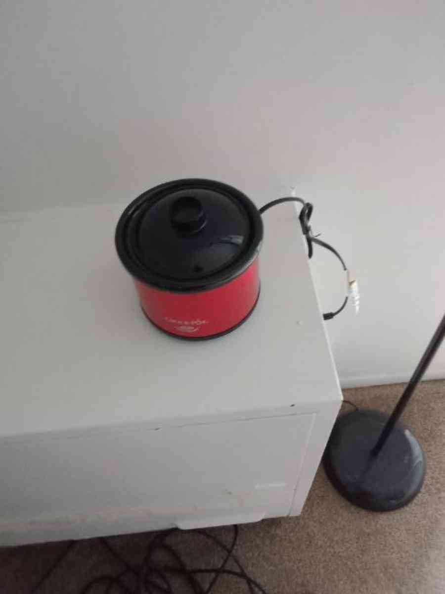 crock pot and little dipper - Taylor, Michigan - FleaMarketBay