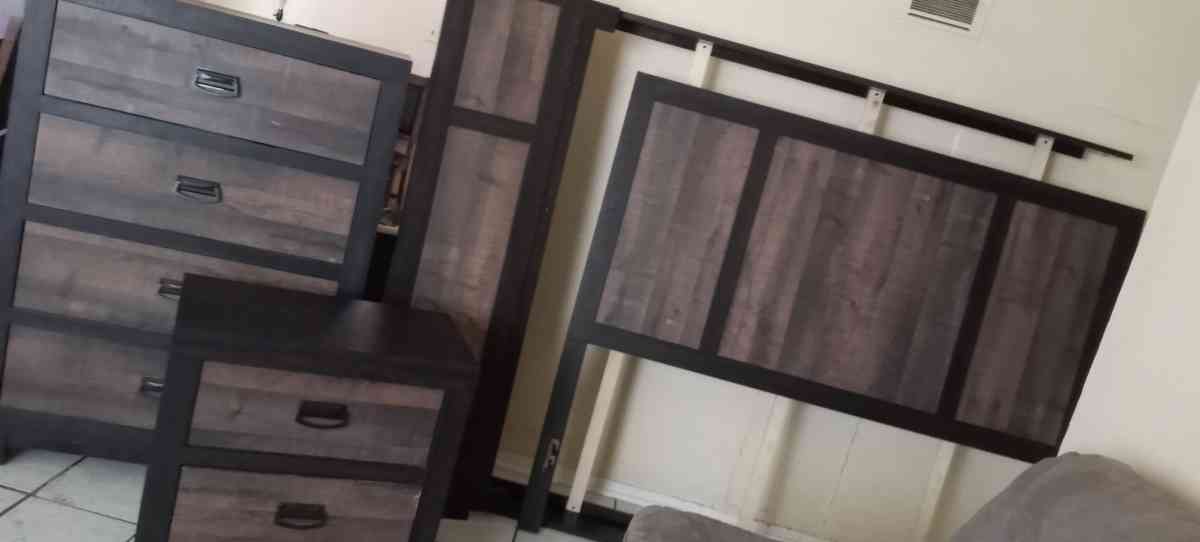 queen Bedroom - El Paso, Texas - FleaMarketBay