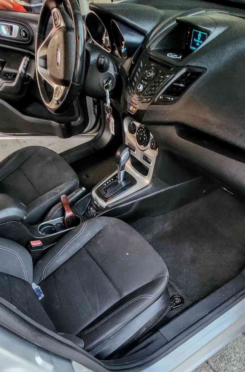 2016 Ford fiesta - Reynoldsburg, Ohio - FleaMarketBay