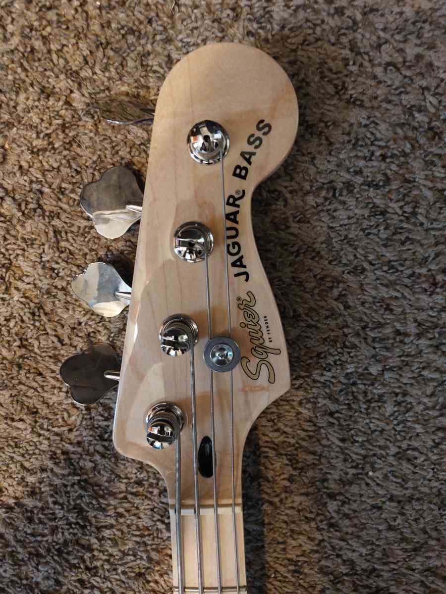 fender bass guitar - Fort Oglethorpe, Georgia - FleaMarketBay