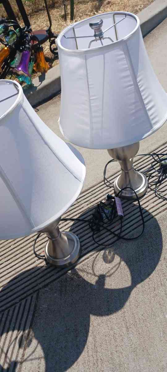 lamparas 2 nuevas x 150 Las 2 de - Alicia, Arkansas - FleaMarketBay