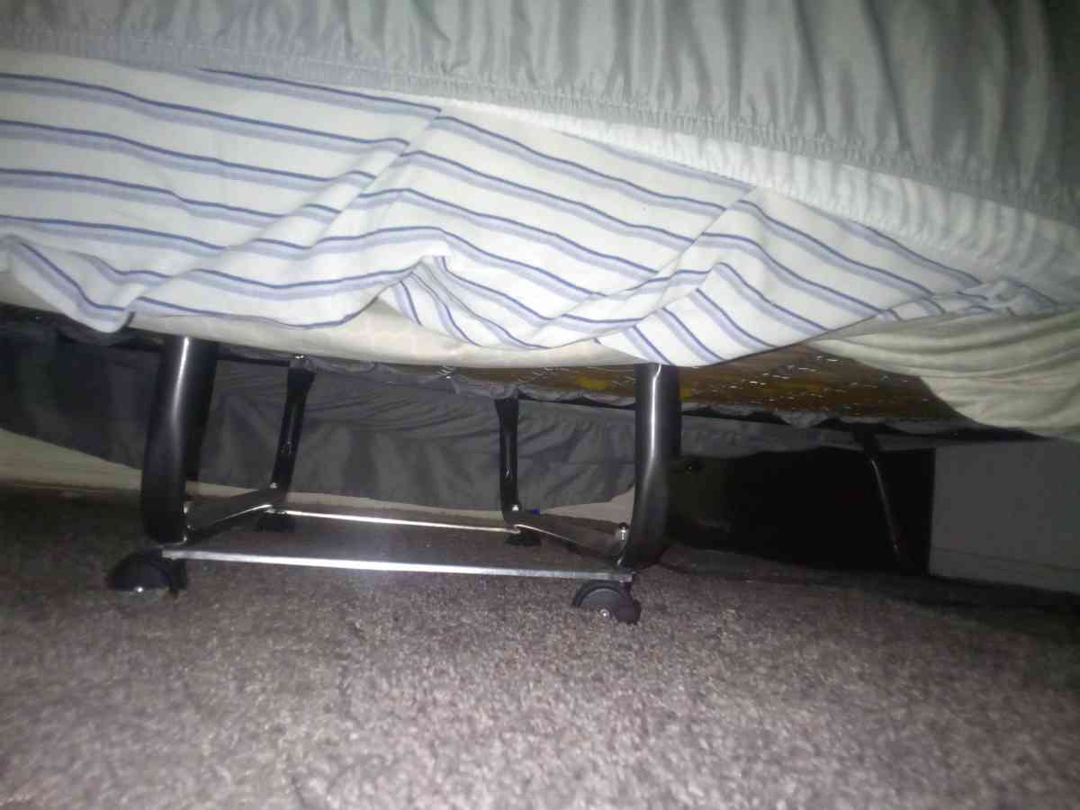 twin metal frame that folds up twin and full mattresses - Ceres, California - FleaMarketBay