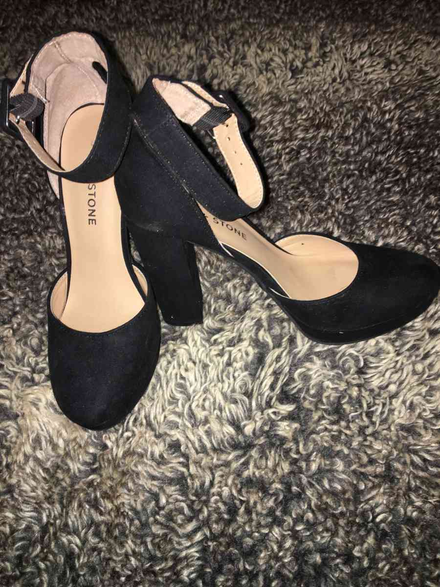 Heels Size 5 - Pinellas Park, Florida