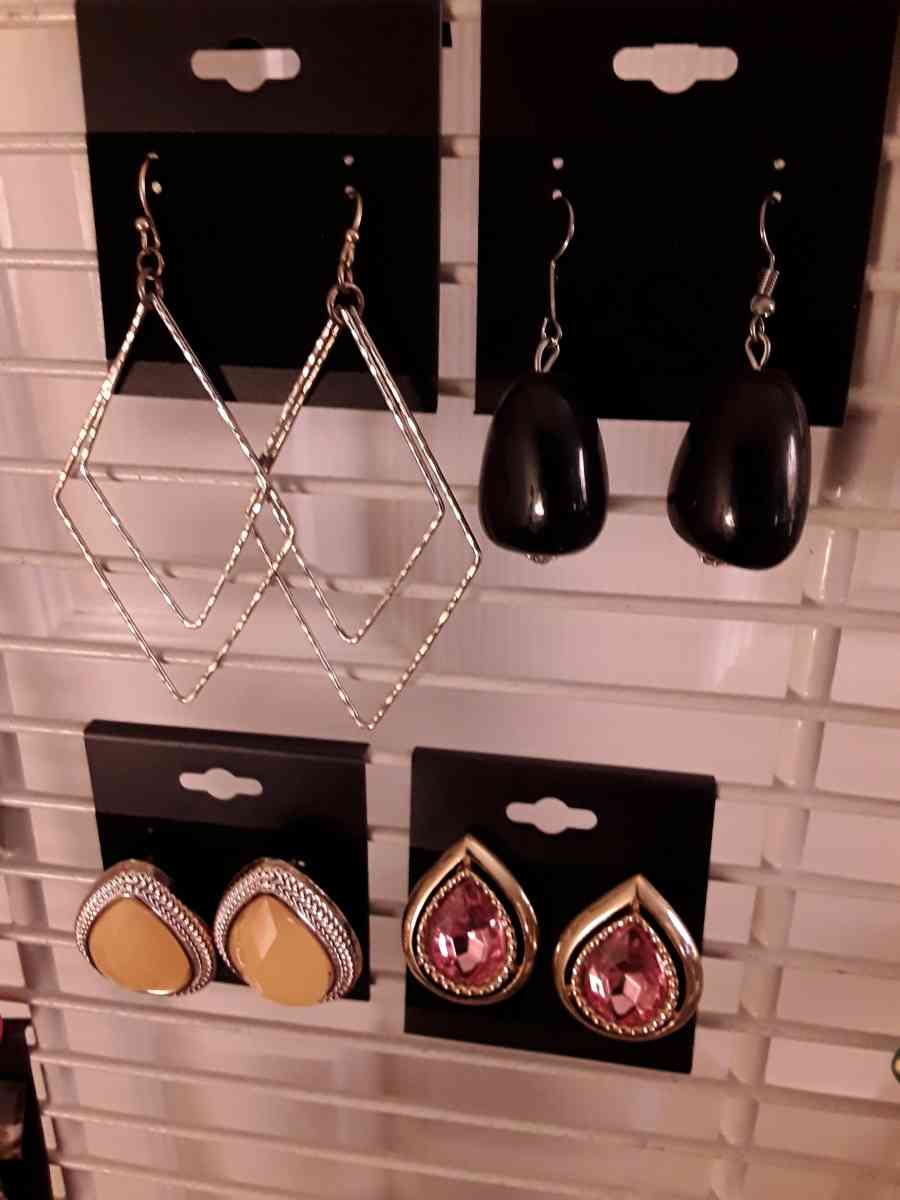 Earrings - Portland, Oregon - FleaMarketBay