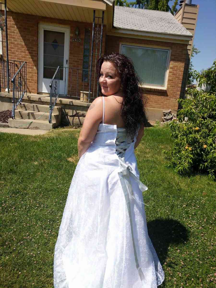 white wedding dress with Silver accents - Roy, Utah - FleaMarketBay
