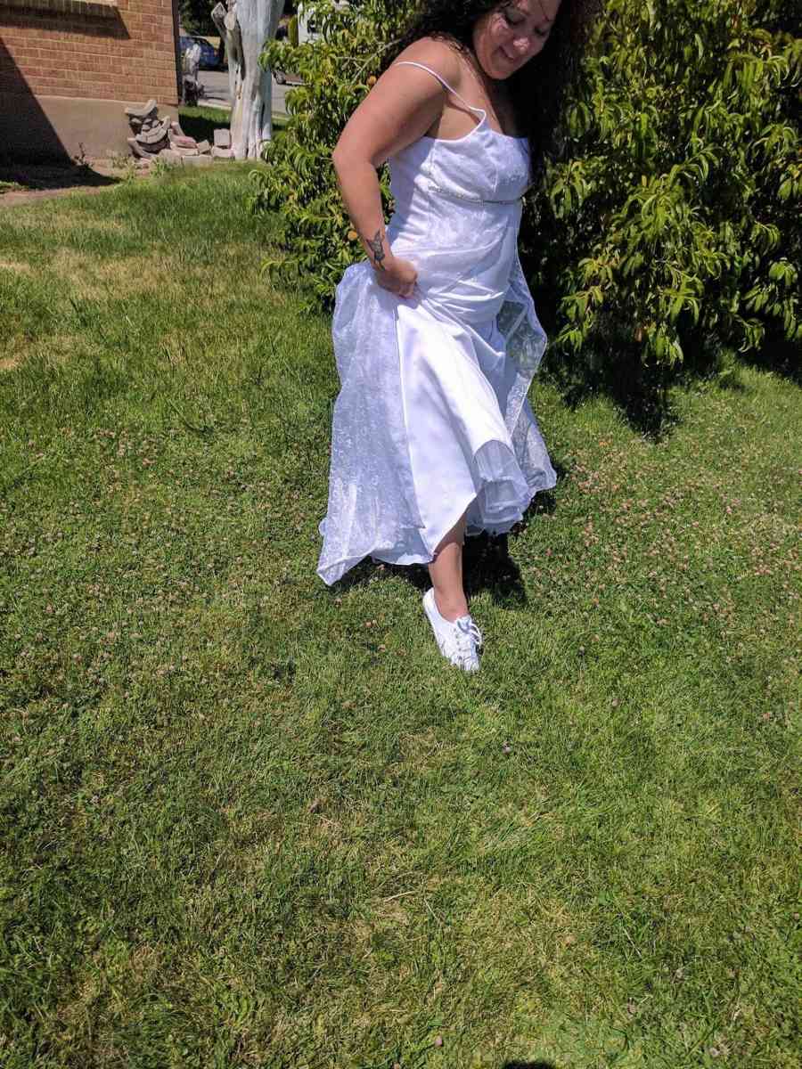 white wedding dress with Silver accents - Roy, Utah - FleaMarketBay