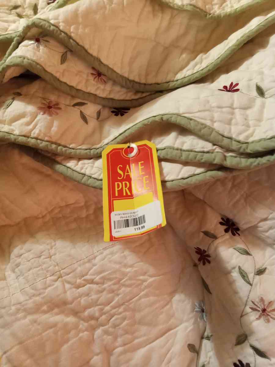 handmade Dolly parton quilts brandnew - Bowling Green, Kentucky - FleaMarketBay