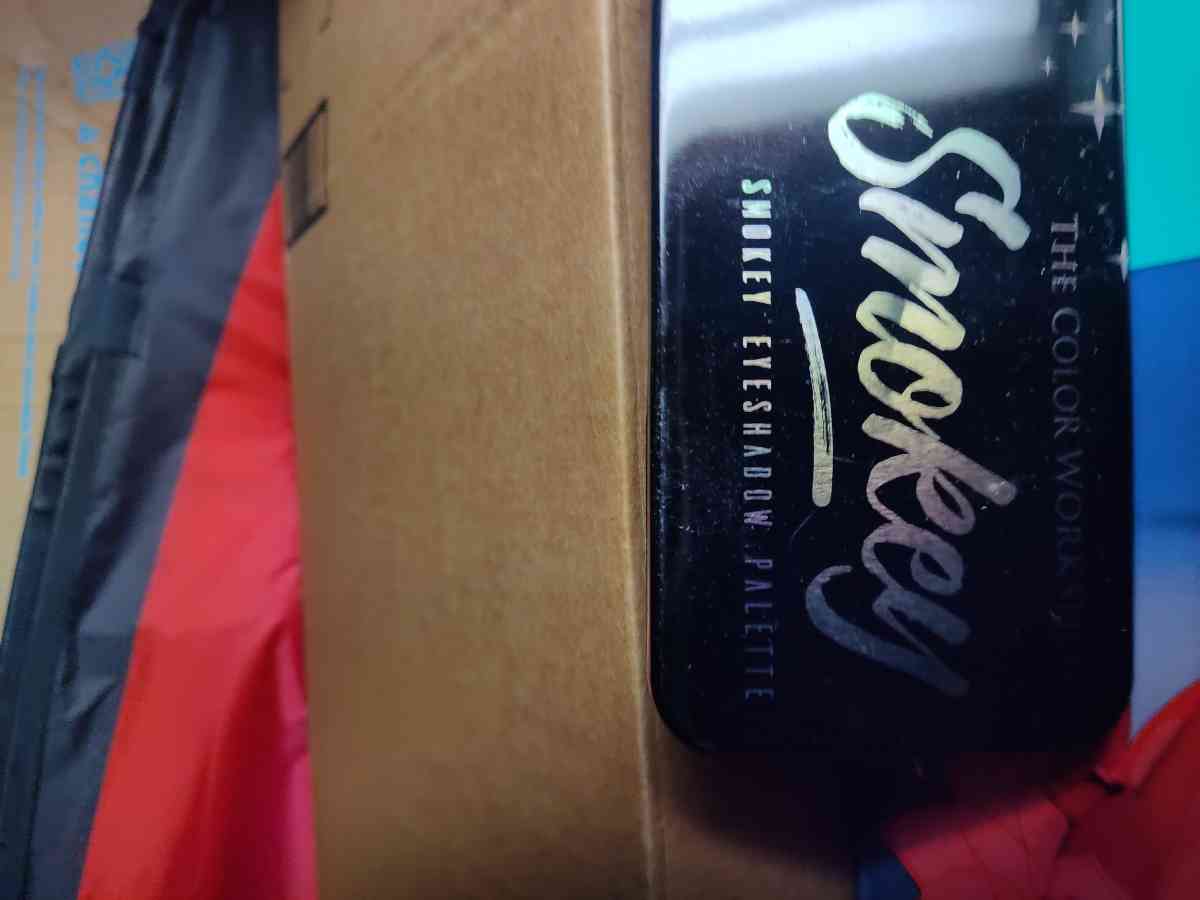 Jeffrey star makeup kits - Saint Louis, Missouri - FleaMarketBay