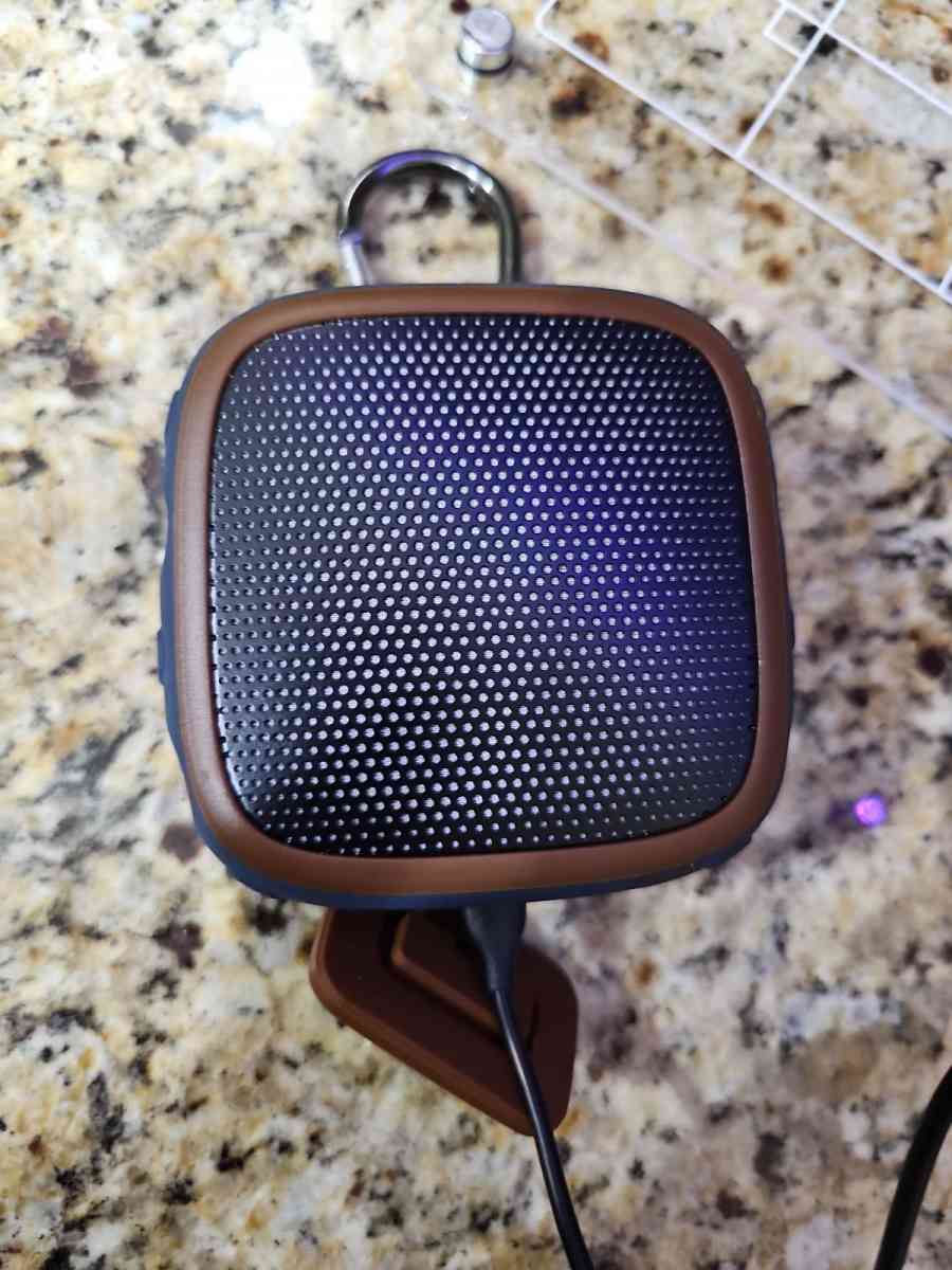 water proof portable speaker - Lewisville, Texas - FleaMarketBay
