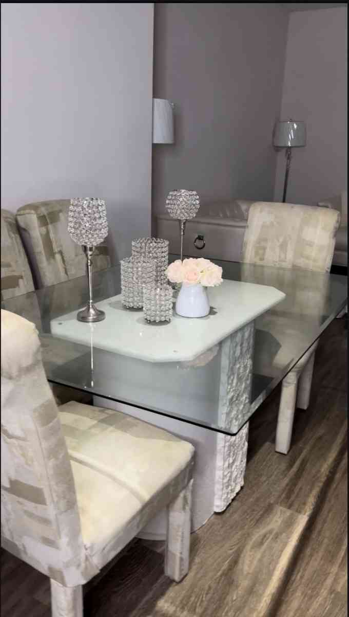 Kitchen Table Set Includes 4 Chairs - Tucker, Georgia - FleaMarketBay