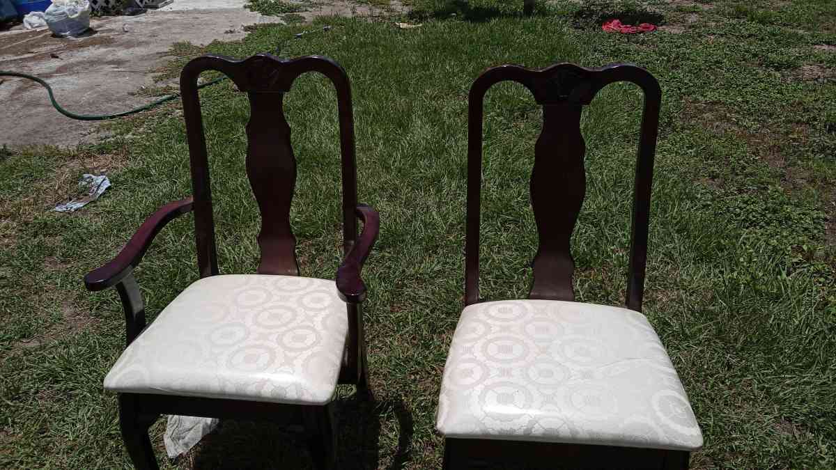 Cherry wood finish dining table and chairs - Haines City, Florida - FleaMarketBay