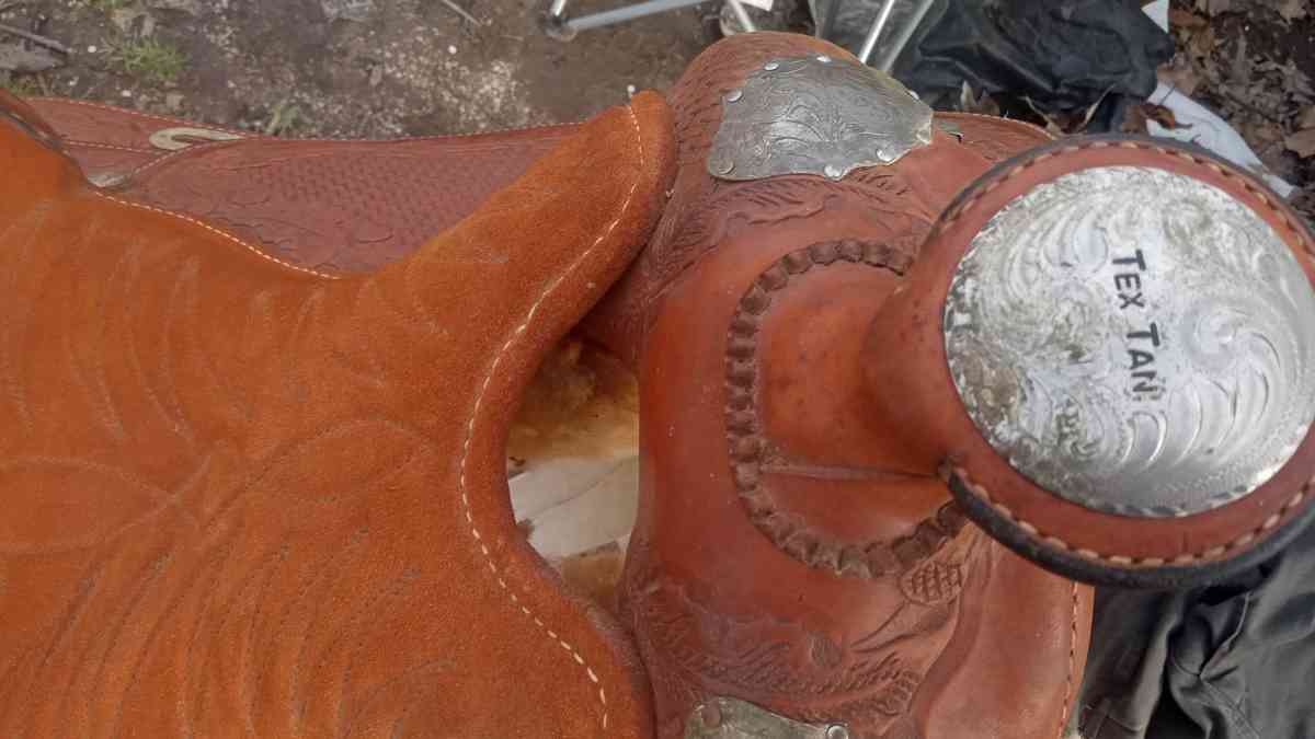 Its a Whiting saddle very good condition - Addieville, Illinois - FleaMarketBay