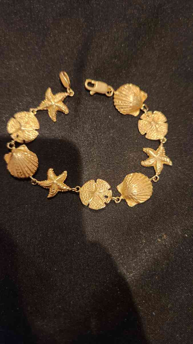 Sanddollar and Starfish Gold Bracelet - Hawley, Pennsylvania
