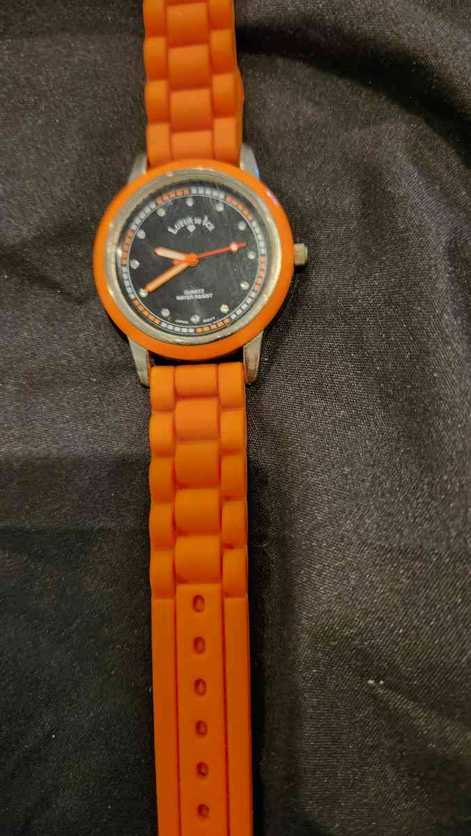 Lueur on Ice Watch - Hawley, Pennsylvania - FleaMarketBay