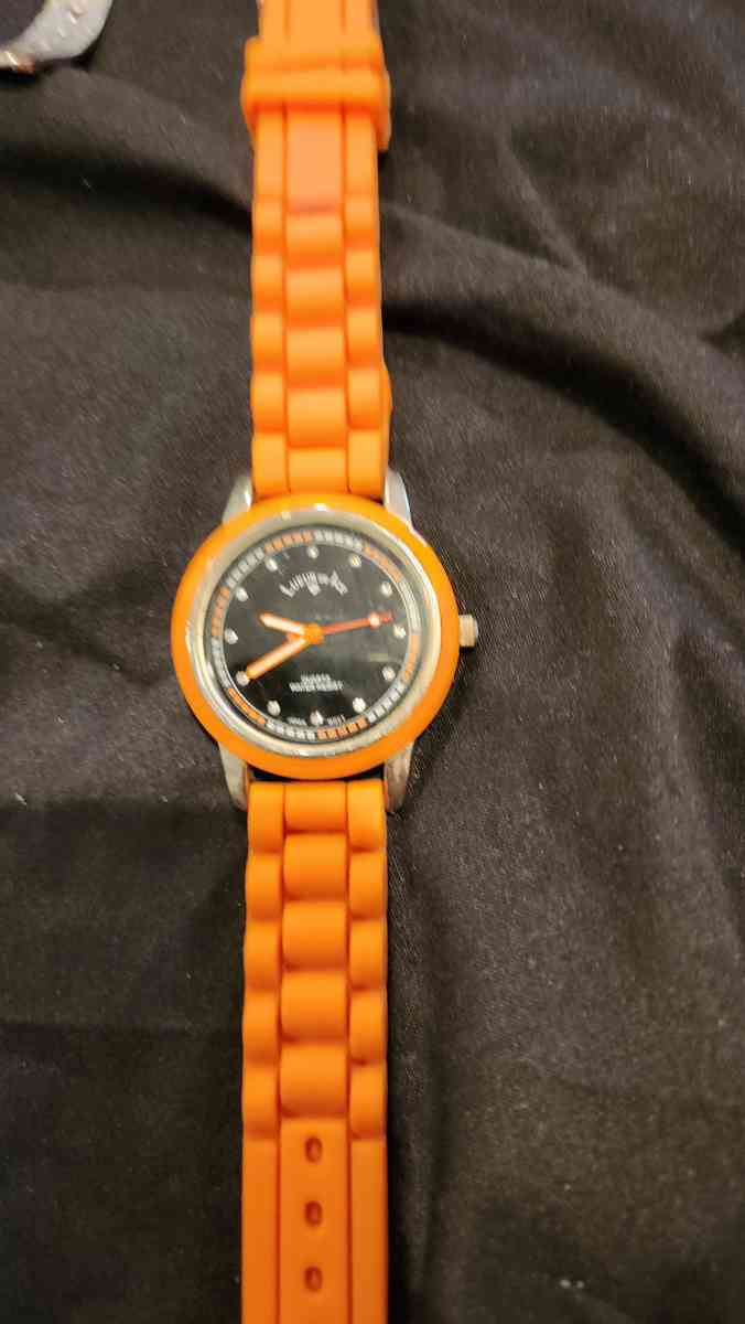 Lueur on Ice Watch - Hawley, Pennsylvania - FleaMarketBay