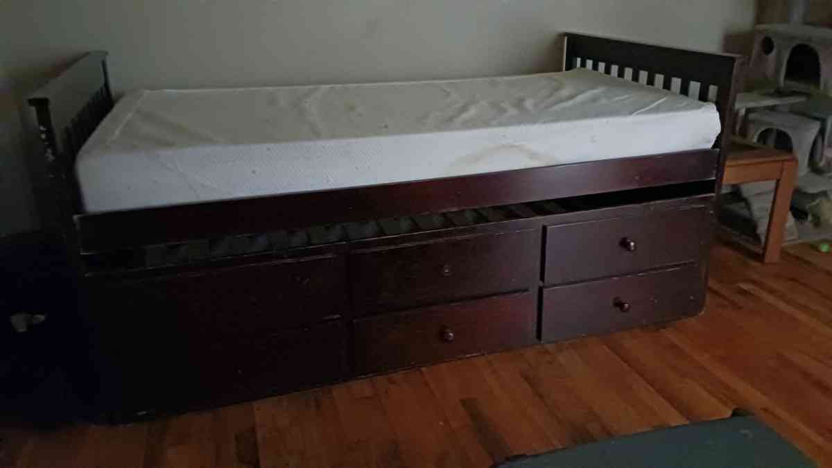 Trundle Bed - Stockton, California