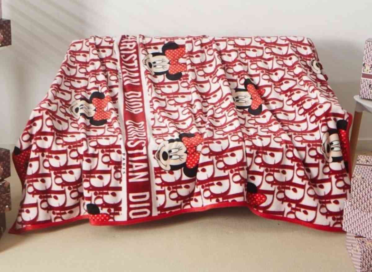 blankets - Mission Viejo, California - FleaMarketBay