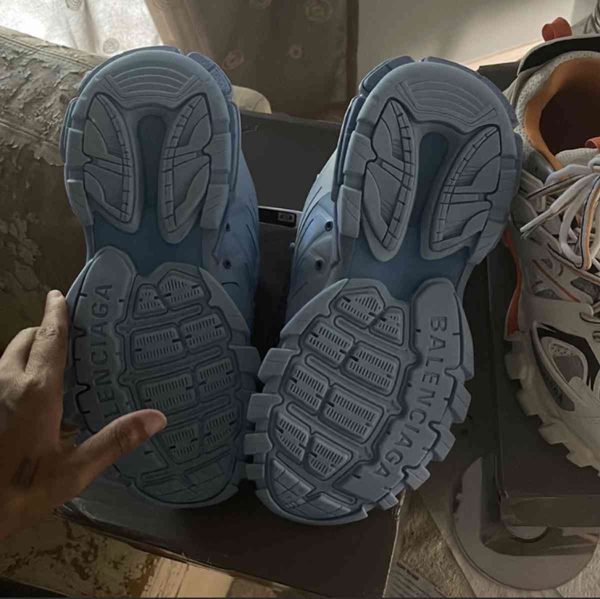 BALENCIAGA SNEAKS - Bronx, New York - FleaMarketBay