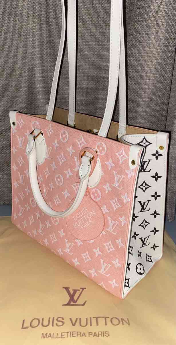 LV Crossbody On The Go - Oak Ridge, Tennessee - FleaMarketBay