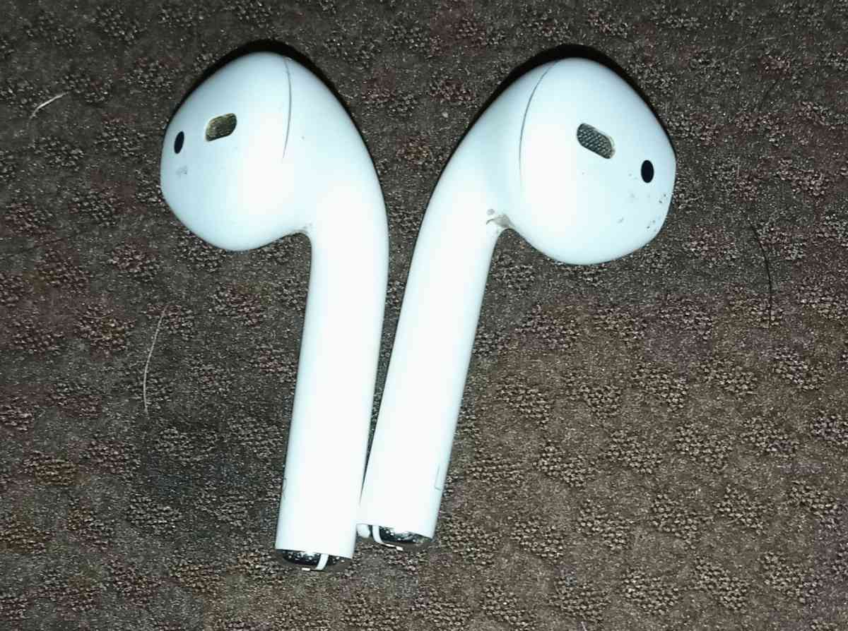 apple AirPods 1st generation - Akron, Ohio - FleaMarketBay